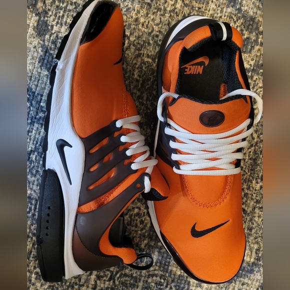nike size 10 mens...new without tag comfortable orange white and black - Picture 2 of 3